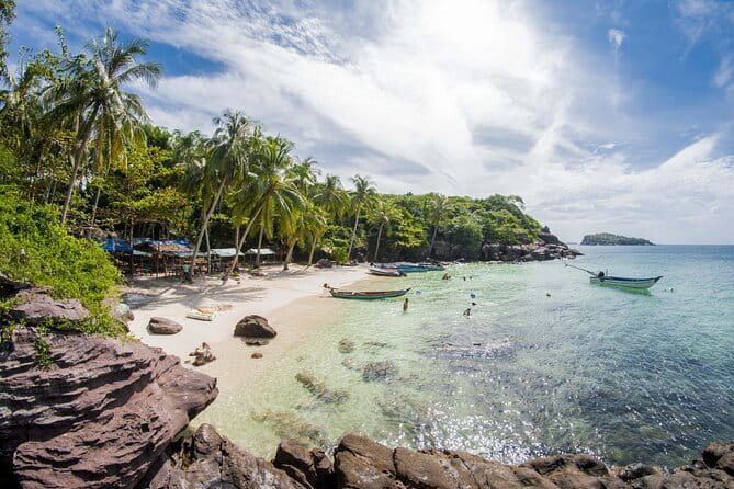 17-Day Vietnam Tour | Explore the Best Highlights of Vietnam - Lan Ha Bay gives you an overnight on the water