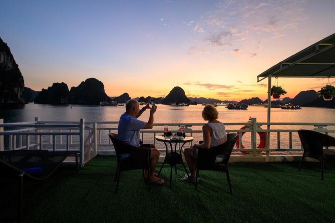 2-day Ha Long Bay Cruise included Transfer, Kayking and Swimming - Why an overnight Ha Long Bay cruise makes sense