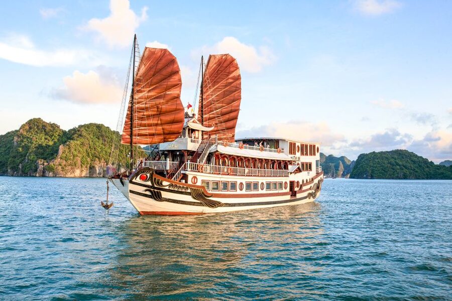 2-Day Royal Palace Ha Long Bay & Ti Top Island Cruise - Kayaking near the karst cliffs