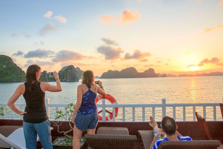 2-Day Royal Palace Ha Long Bay & Ti Top Island Cruise - Ti Top Island and the climb to the summit