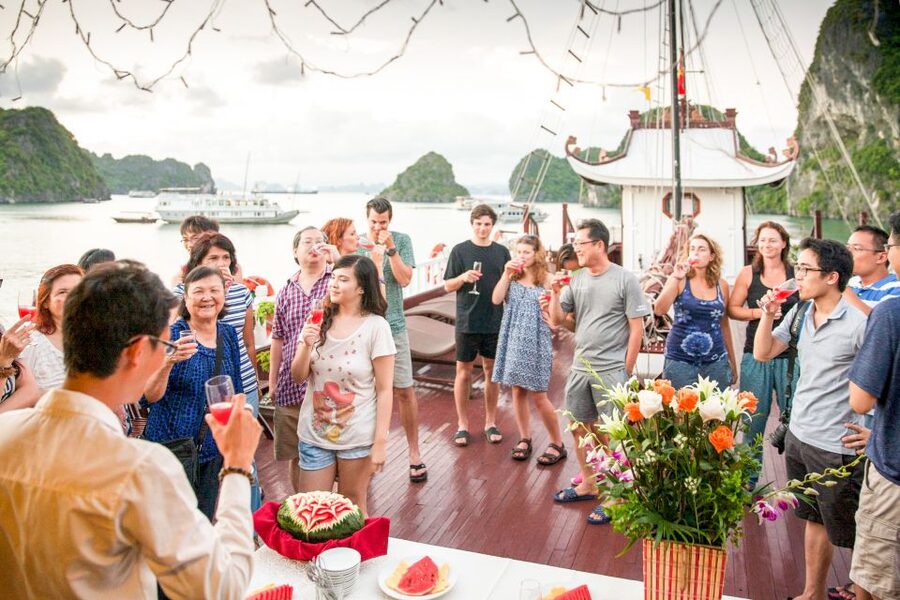 2-Day Royal Palace Ha Long Bay & Ti Top Island Cruise - Cooking demonstration and farewell lunch
