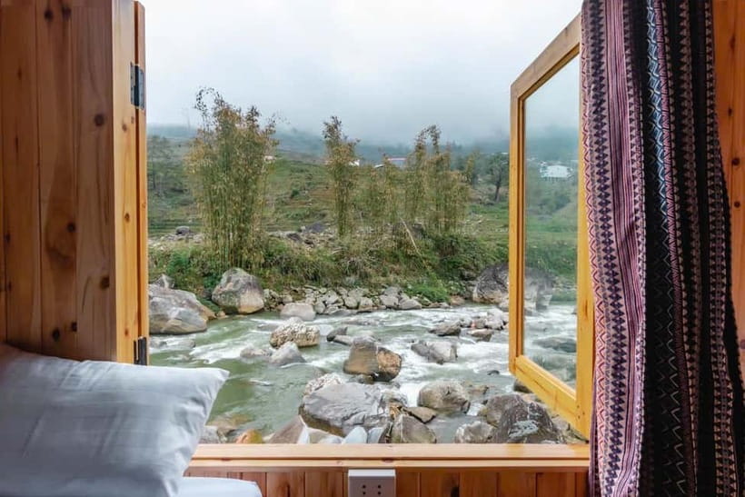 2-Day Sa Pa Ethnic Homestay Tour & Trek with Limousine Bus - Lunch, local costumes, and the road into the hills