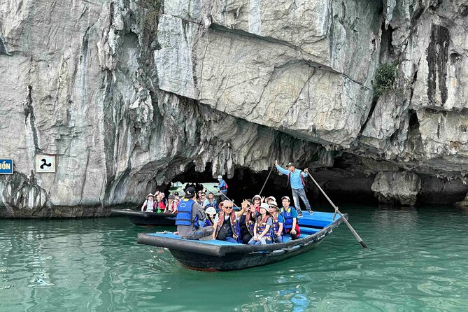 2 Days 1 Night Overnight on Cruise in Halong Bay - Cave visit at 8:00 a.m. on Day 2
