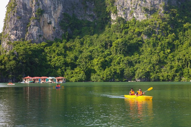 2 Days Halong Bay - Halong Sapphire Cruise - Lunch with limestone islands outside the window