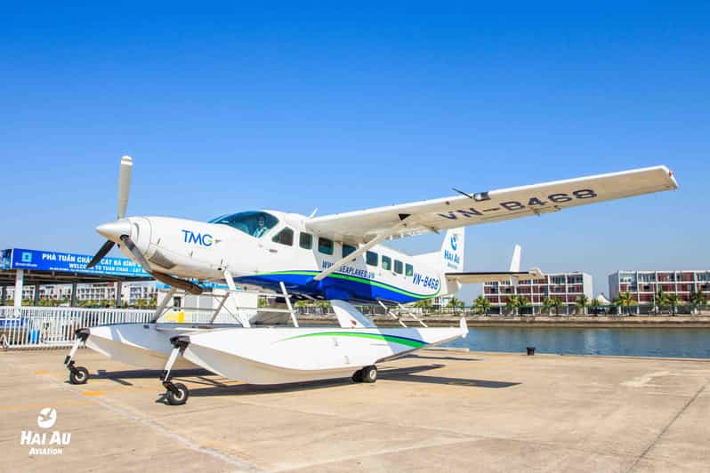 25 minutes sightseeing flight in Halong Bay by Seaplane - Returning With a Water Landing