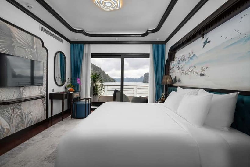 2D1N Halong Bay 6-Star Cruise: Fine Dining, Cave & Kayaking - Sung Sot Cave and the first afternoon