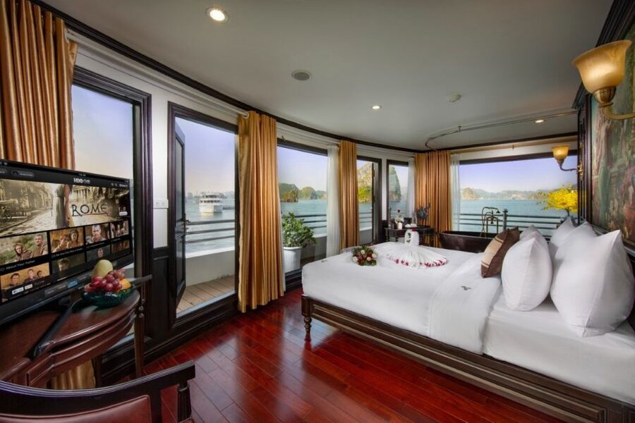 3 Day Hanoi - Ninh Binh - Halong Bay 5 Star Cruise & Balcony - Day 2: From Ninh Binh to a balcony cabin in Halong Bay