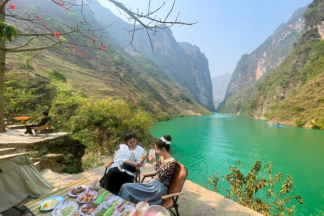 3 Days and 2 Nights Ha Giang Loop Tour - Day three: markets, Meo Vac, and Lung Tam weaving