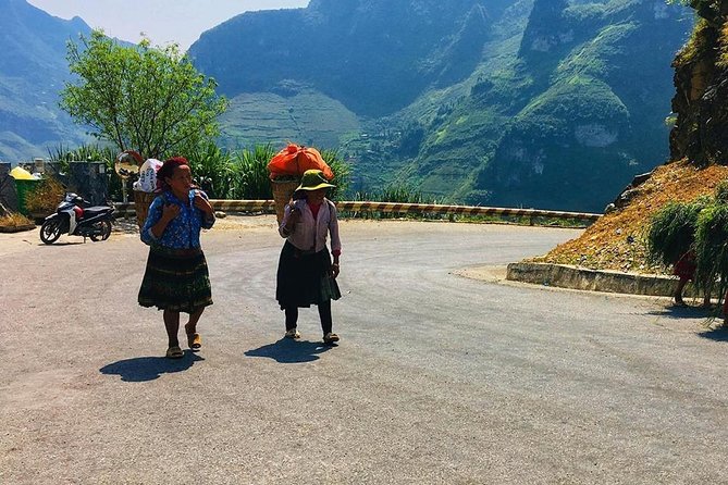 3D2N PRIVATE CAR TOUR + ENGLISH SPEAKING DRIVER (Private rooms) - Why a private car makes sense in Ha Giang