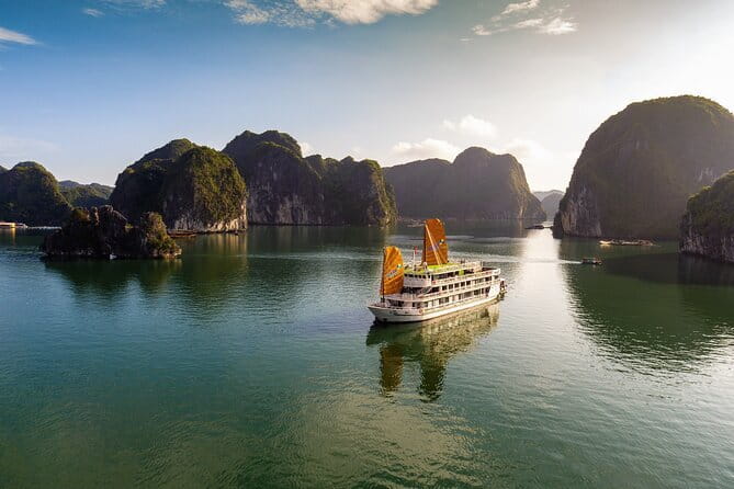 3Day Kayak & Trek to Ha Long Bay and Tamcoc (the 2nd day private) - Why Lan Ha Bay is the real draw