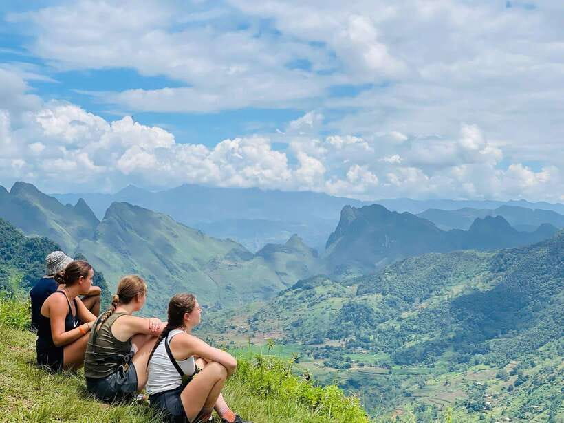 4-day Motorbike Ha Giang Loop Luxury Tour With Easy Rider - Night 0: the sleeper bus from Hanoi