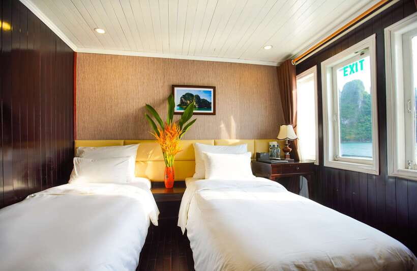 4-star Halong Paloma Cruise 2D1N Trip - Sunset at Cong Dam, squid fishing, and cabin time