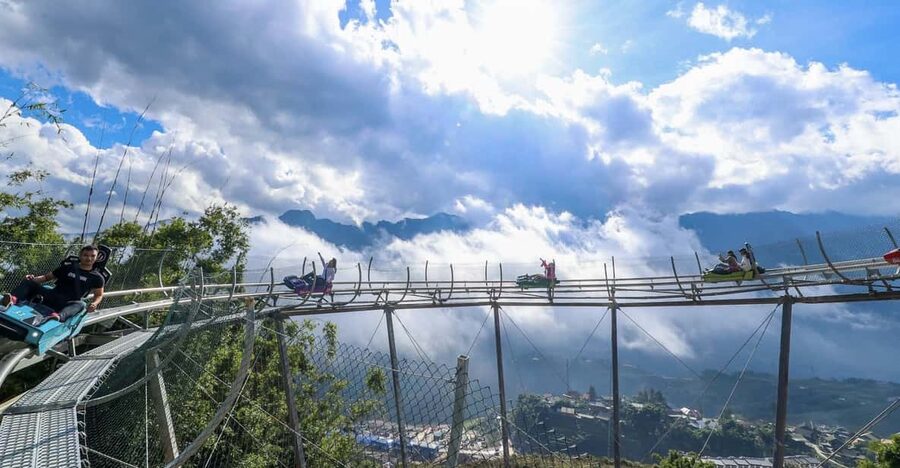 Alpine Coaster Ban Mong Experience in Sapa - Vietnam - The uphill pull through Sapa’s clouds