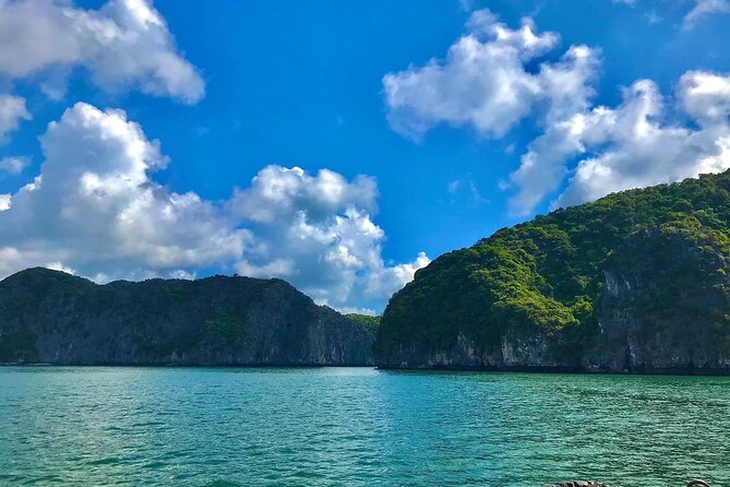 Amazing day - Boat trip discover real Ha Long Bay and Lan Ha Bay - Crossing into Ha Long Bay without the usual crush