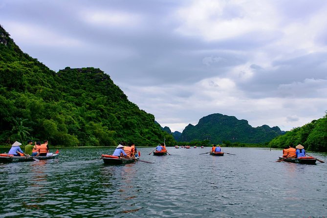 Bai Dinh- Mua Cave and Trang An boat trip - Mua Cave: one hour of climbing for the best view
