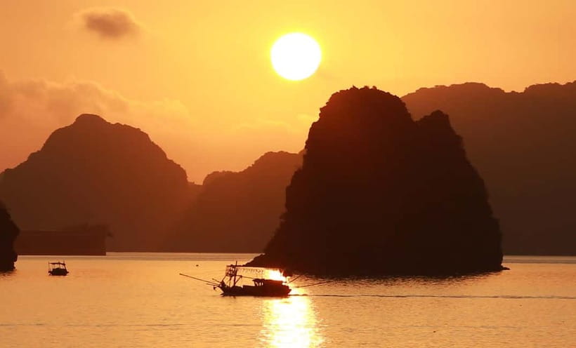 Bai Tu Long Bay 2 Days 1 Night With Renea Cruise - Key points at a glance