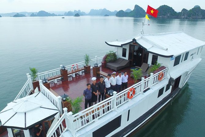 Bai Tu Long Bay Cruises Peaceful and Cozy Group Boat 2D1N - Barbecue dinner and the overnight cabin