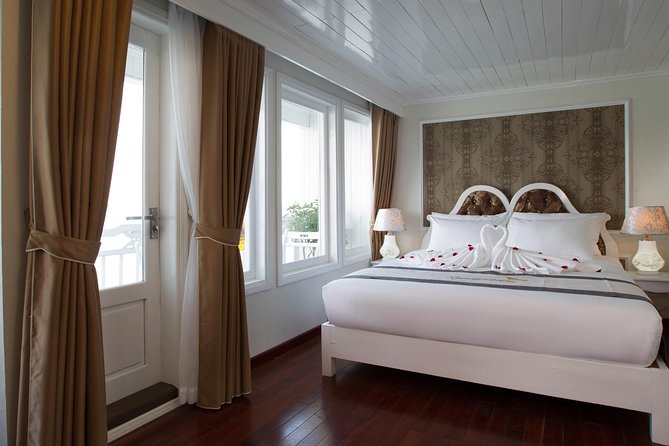 Bai Tu Long bay Luxury Cruise 2D/1N: Less touristy places, Kayaking, full meals - What to pack and what to expect