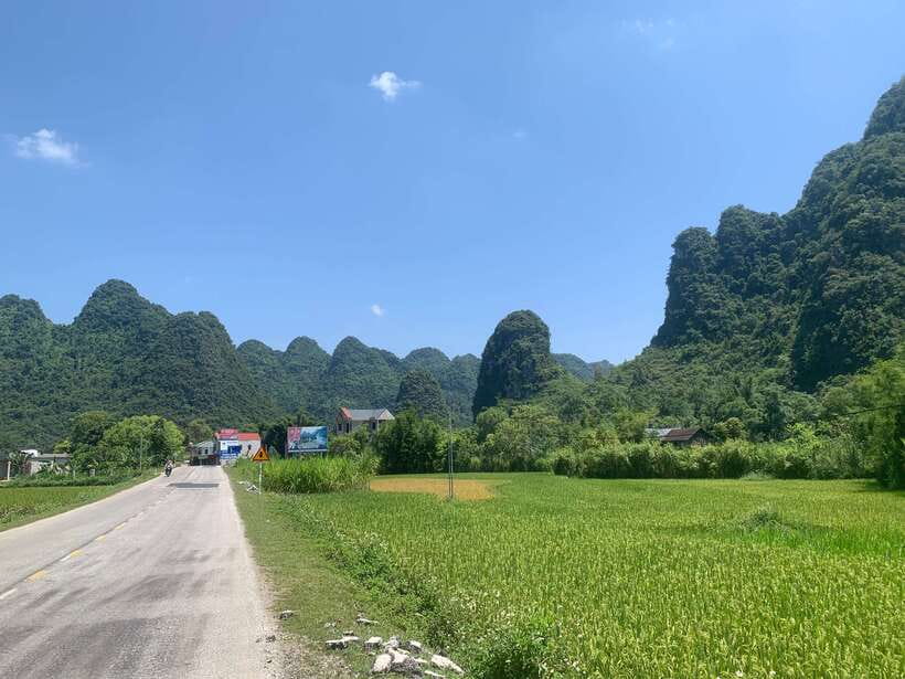 Ban Gioc Waterfall - God Eyes Mountain 1 Day By Car - The guides are a major part of the value