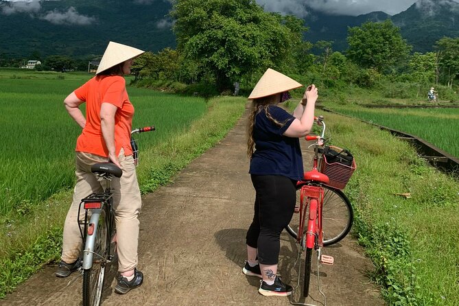 Bavi Eco Tour: Immerse in Authentic Village Life Outside Hanoi - Tea picking with Duoc in Ri village