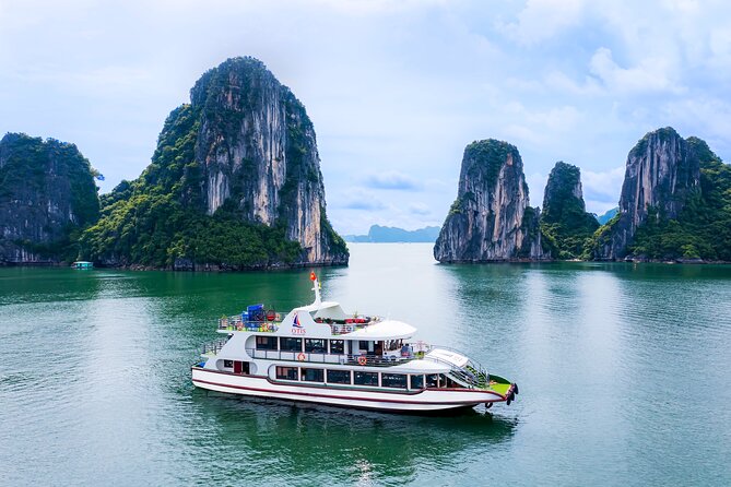 Best Halong 5 star Day Trip, inclusive,buffet,cave,kayak,transfer - Titop Island and the climb for the view