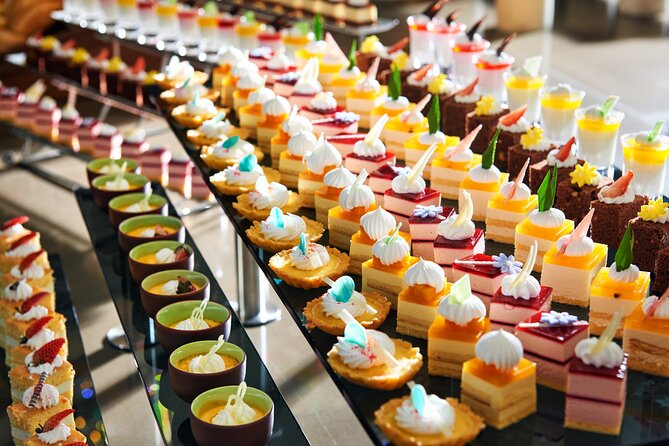 Buffet on Paradise Delight Dining Cruise Halong Bay Tour - Service that makes a large cruise easier