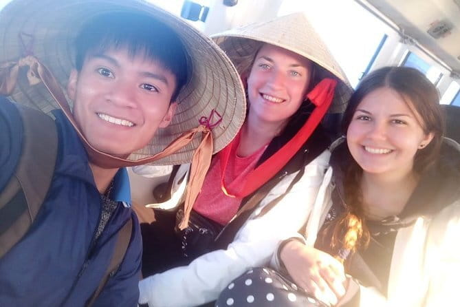 Bus Cat Ba island to Ha Noi - Starting in Cat Ba Town