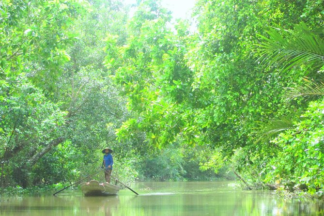 Cai Rang Floating Market Biking Cooking Class in Can Tho Rural - Eating breakfast where the market works