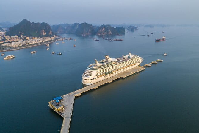 Carnival Cruise: Halong Luxury Cruise Day Trip -Swim, Kayak, Cave - Sung Sot Cave, the busiest major stop