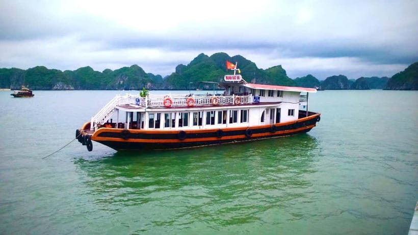 CAT BA :2D1N Lan Ha bay-Ha Long bay with Plankton Excursion - Cycling through Việt Hải Village