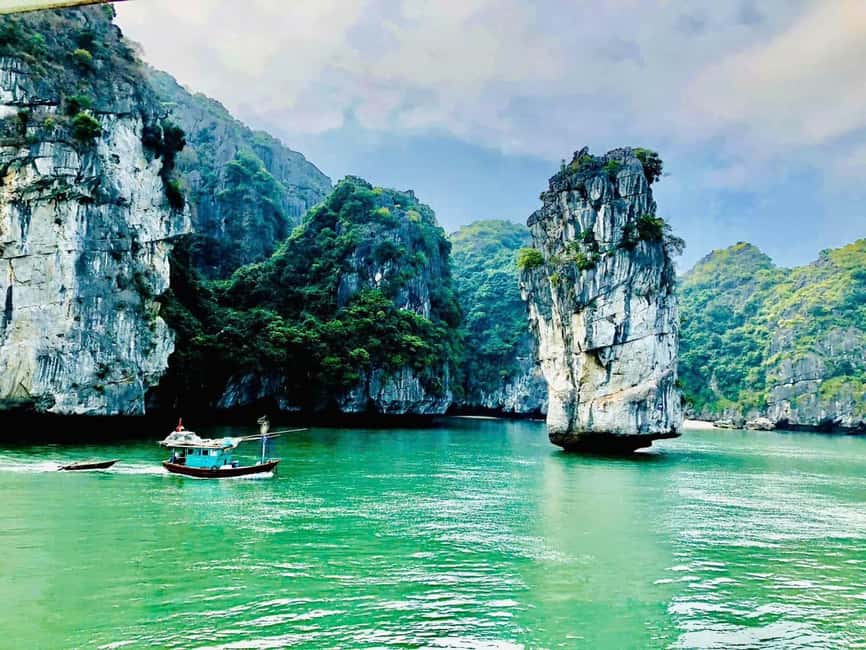 Cat Ba/Ha Noi: Lan Ha and Monkey Island Full Day Boat Trip - The guides and the mood onboard