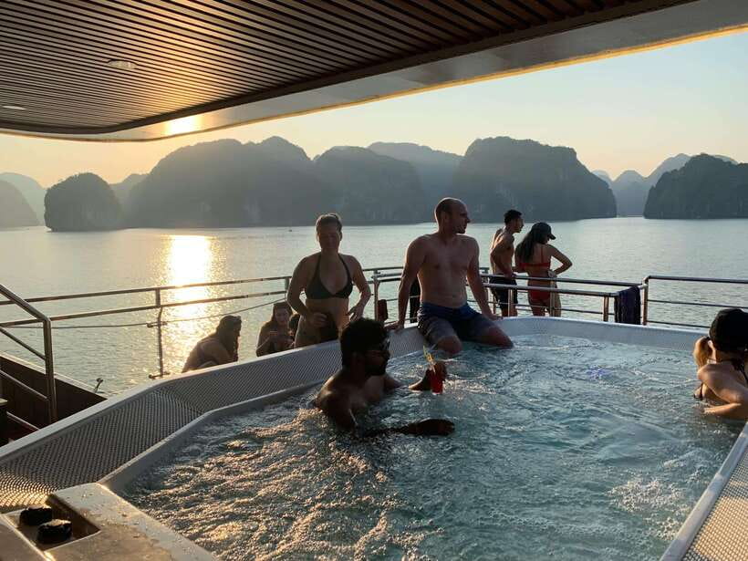 Cat Ba Island: Lan Ha Bay Full-Day with Luxury Cruise - The second kayak trip around Tay Keo or Van Boi