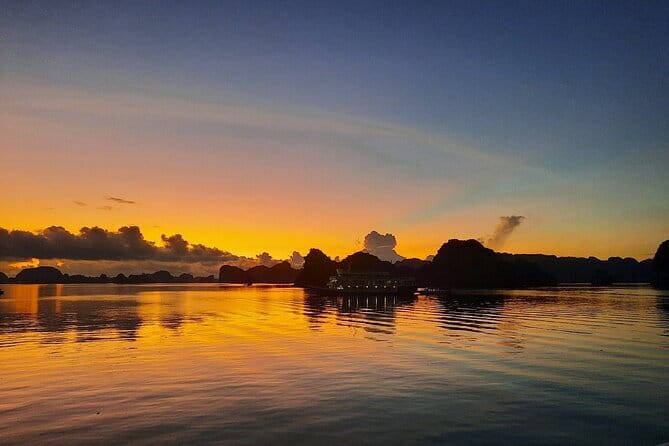 Cat Ba: Sunset & Bioluminescent Kayaking on Lan Ha Bay - Dinner on board from 5:45 pm