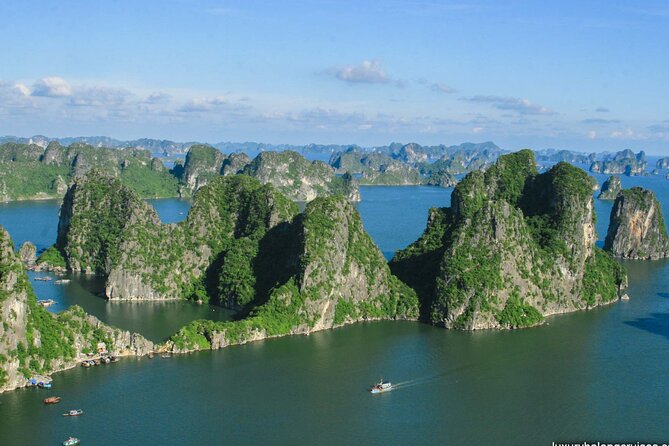 Catherine Cruise 2 Days/1 Night with 6 Star Cruise - Boarding a three-deck luxury ship