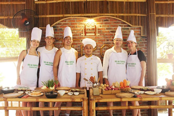 Cooking Class Hoi An:Local Market, Basket Boat, Fishing & Cooking - Fishing for crabs and canal fish