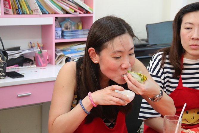 Cooking with Jolie in Hoi An - Cooking four Vietnamese dishes at home