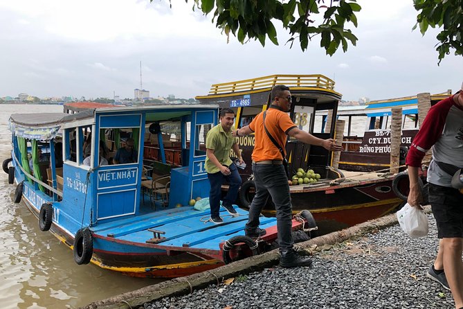 CuChi Tunnels&Mekong Delta-Boat,TukTuk,Coconut Village SmallGroup - Traditional music and the limits of the cultural program