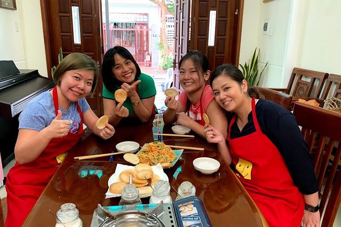 Da Nang Authentic Home Cooking Class - Local hosts who keep the mood easy