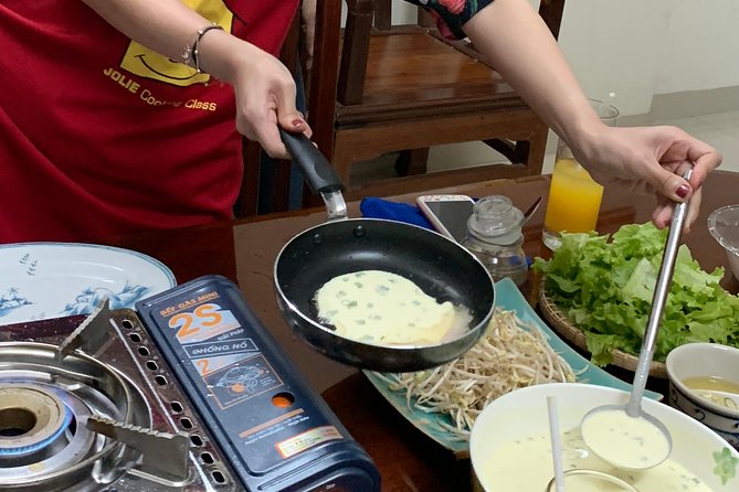 Da Nang Authentic Home Cooking Class - The fun of Vietnamese pancake flipping