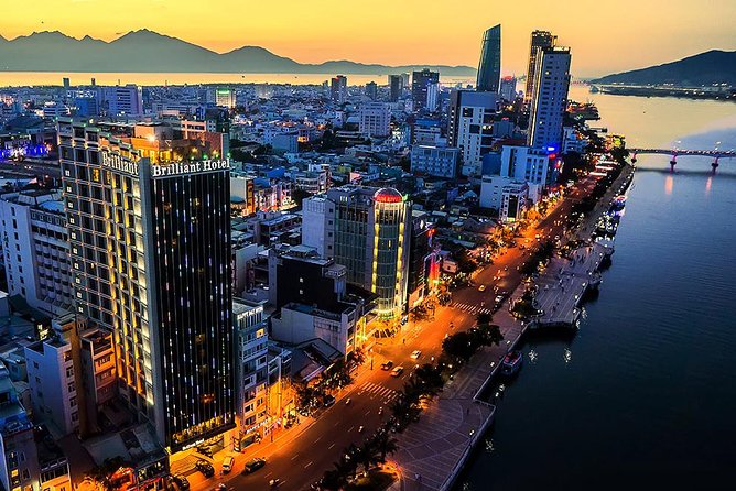Da Nang By Night: Seafood dinner, night market and cruise trip - A 45-minute Han River cruise