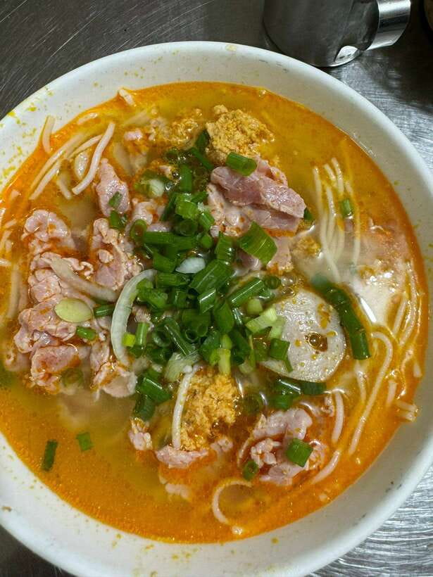 Da Nang City Street Food Private Tour With Local Students - What you may eat at the first stops