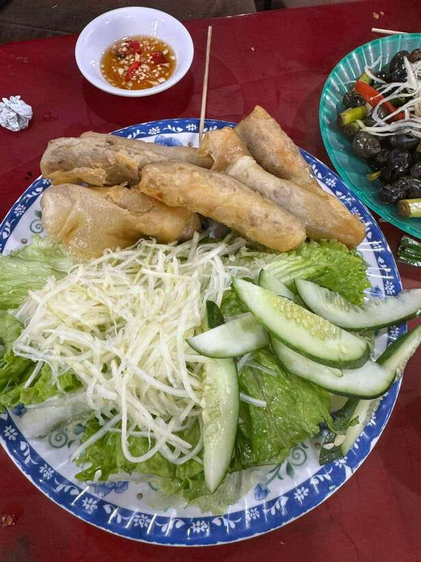 Da Nang City Street Food Private Tour With Local Students - Choosing between the two food styles