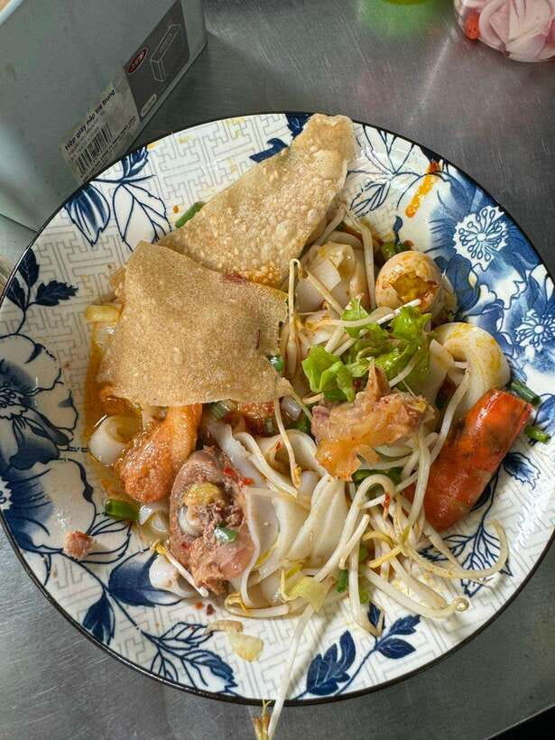 Da Nang City Street Food Private Tour With Local Students - The guides make or break the afternoon