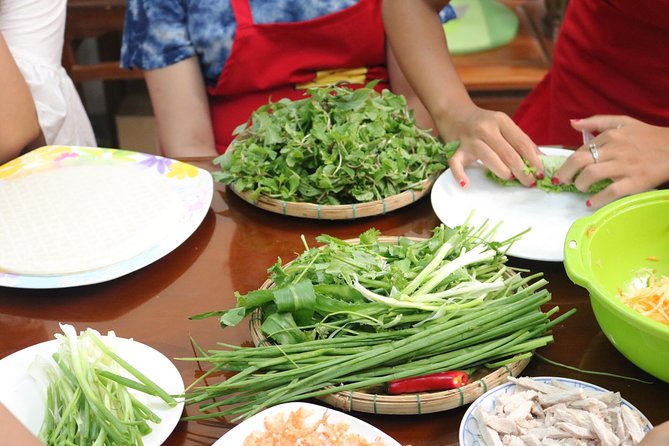 Da Nang Cooking Class with Coffee Tasting and Market Visit - Reading Da Nang through its local market