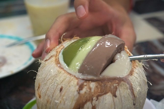 Da Nang Evening Food Tour - Local restaurants, shops, and a family living room