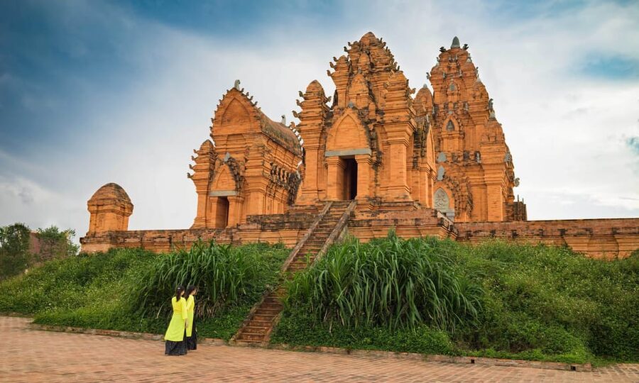 Da Nang: Full-Day My Son Sanctuary Tour - The brick temples and headless statues