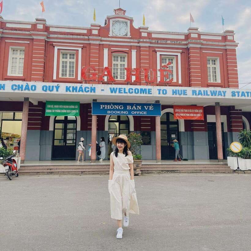 Da Nang: Hue Imperial Day Trip, Hai Van Pass Train, & Lunch - The road to Hue and the included Vietnamese lunch