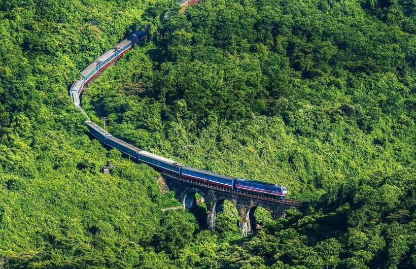 Da Nang: Hue Imperial Day Trip, Hai Van Pass Train, & Lunch - Early pickup and the Da Nang railway station