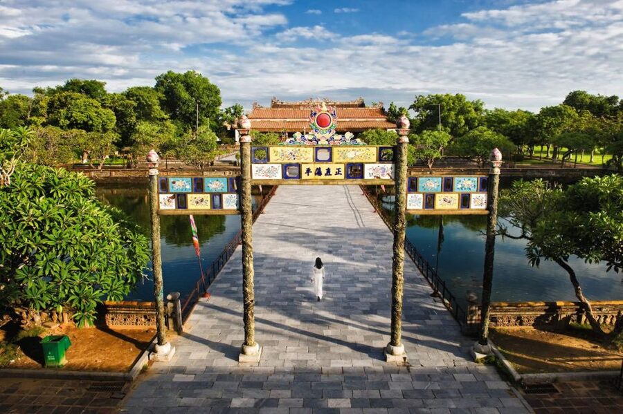 Da Nang: Imperial City of Hue Day Trip with Lunch and Ticket - Lunch breaks up the long sightseeing day