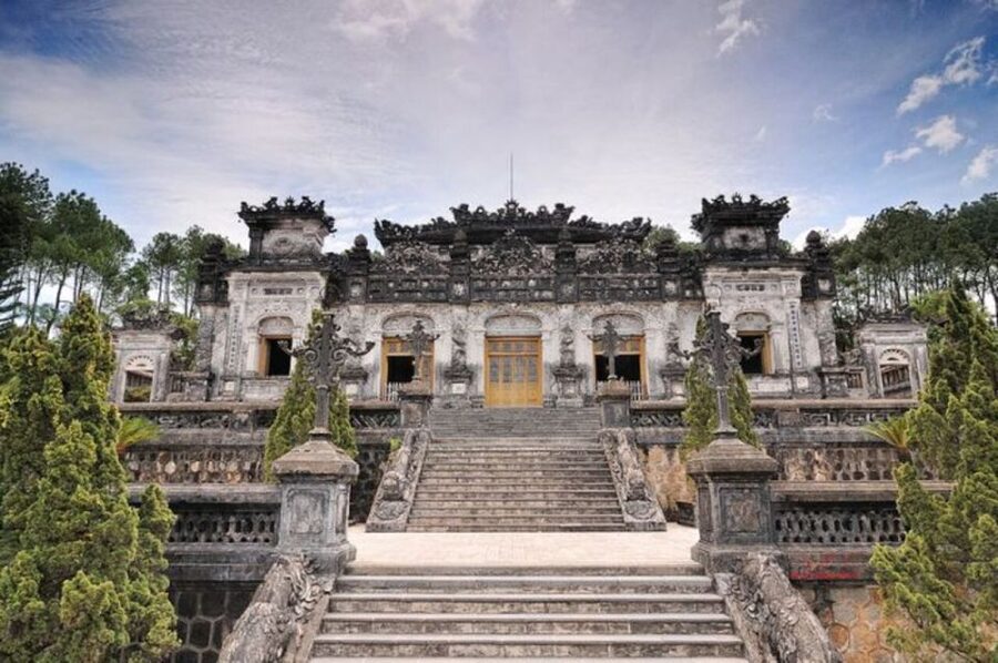 Da Nang: Imperial City of Hue Day Trip with Lunch and Ticket - Inside the Imperial Citadel and the Nguyen kings